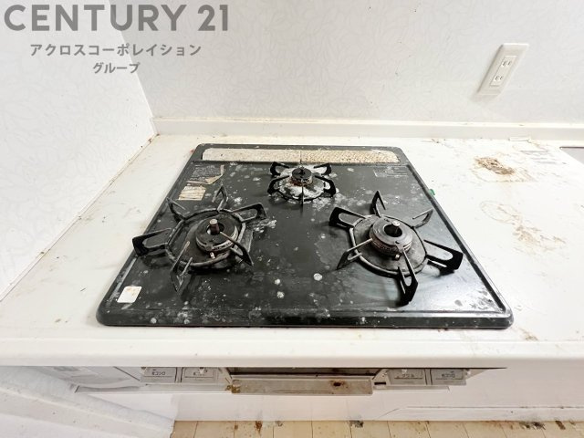 多数の調理器具を同時に使用でき、料理の効率化が可能。省エネで節約になり、様々な料理スタイルに適応できます。また、火力調整が独立しており、手入れや掃除もしやすく、今よりもっとお料理が楽しくなるかも。