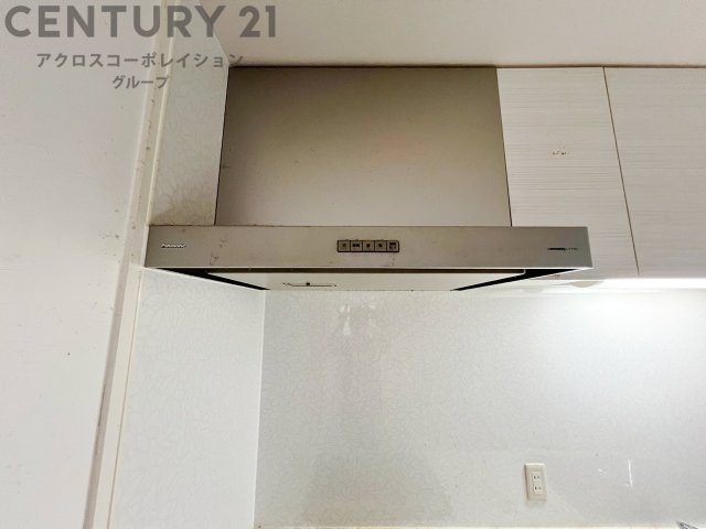 パワフルな吸引力で調理中の臭気等をしっかり処理してくれ、室内を快適に保ってくれます。