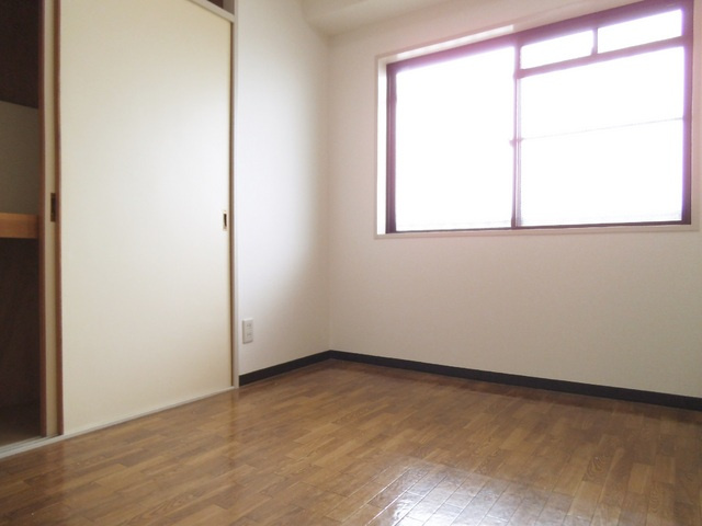 ヒルズセントポールの洋室|明るいお部屋は人気です！