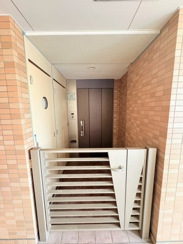 アスタプラザウェストの玄関|お客様のライフスタイルに合わせて快適にお住まい頂けるお家を提案いたします♪