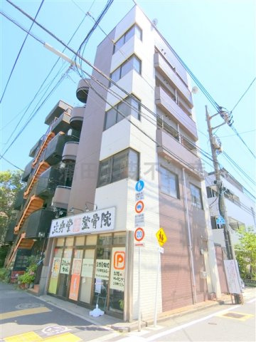 プラスワンビルの外観|1985年11月築鉄骨造5階建て総戸数8戸1階はテナント
東京都大田区大森西2丁目　JR京浜東北線大森駅徒歩17分京急本線平和島駅徒歩5分
大森町駅徒歩10分