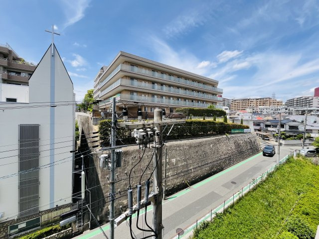 オーガスタコート夙川　4階の外観|あたたかな陽光がお部屋の中にたっぷりと差し込みます。