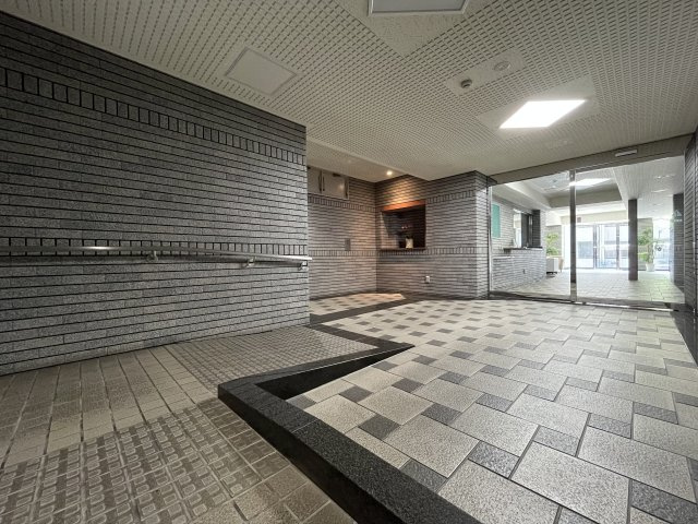 オーガスタコート夙川　4階のエントランス|ゆとりのあるエントランスです