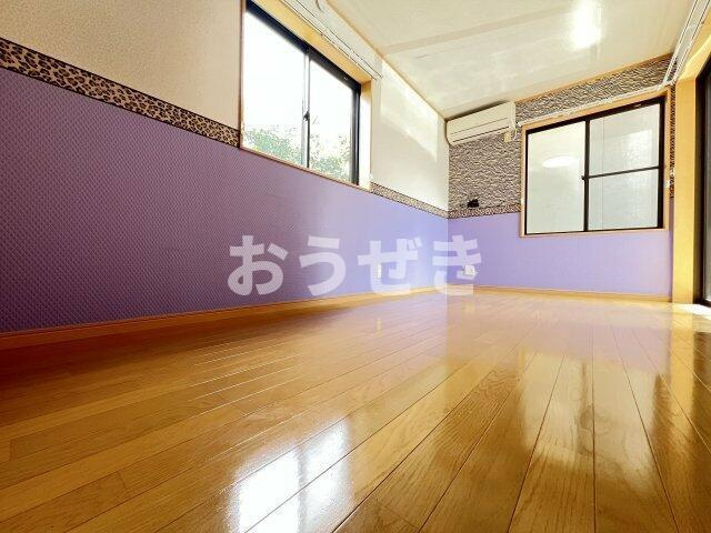 清水ヶ丘戸建ての居間・リビング