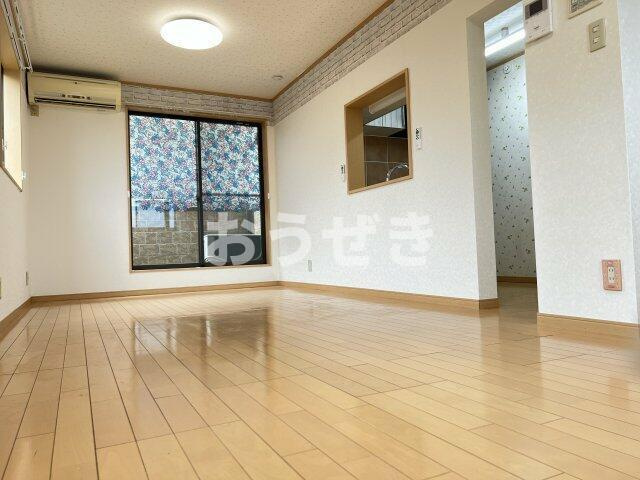 清水ヶ丘戸建ての居間・リビング