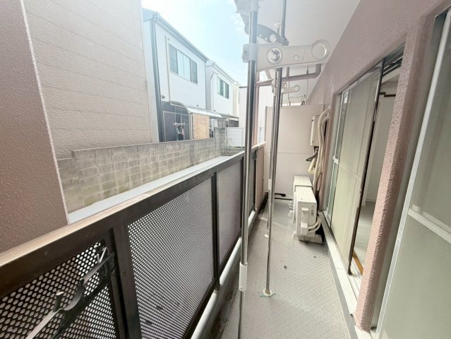 グレイスハイツ長楽のバルコニー|外からの目が気にならないバルコニーで洗濯物が干せます