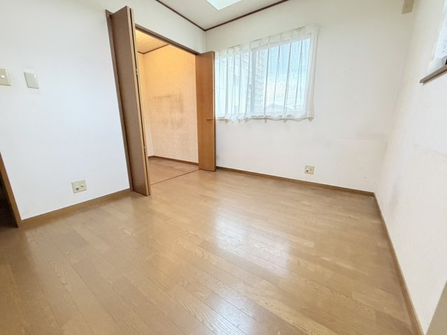神戸市長田区御屋敷通六丁目中古戸建の洋室|お家全体がすっきりと片付き、空間を広く活用できます