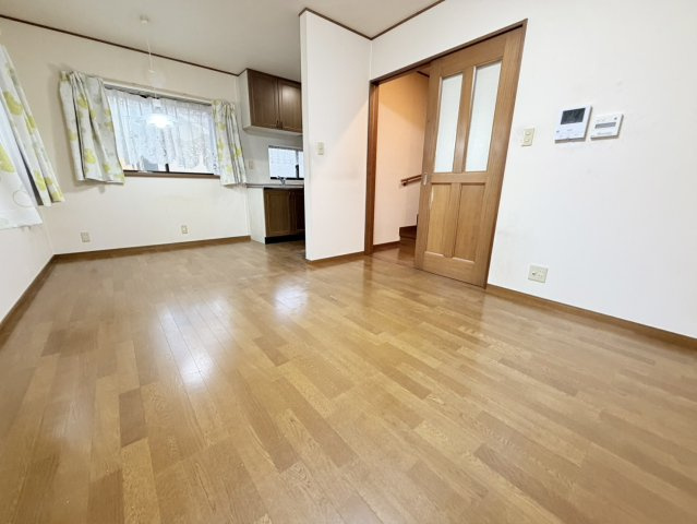 神戸市長田区御屋敷通六丁目中古戸建の洋室|家具の配置をご想像下さい♪
