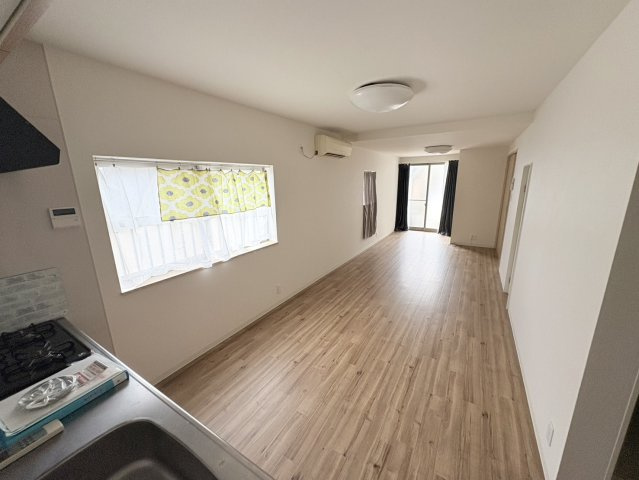神戸市長田区西山町4丁目の居間・リビング|キッチンとダイニングが同じ空間にあり
ご料理を作り配置など家事同線がラクラク！