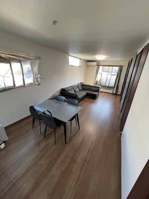 神戸市長田区四番町二丁目中古戸建のキッチン|キッチンとダイニングが同じ空間にあり
ご料理を作り配置など家事同線がラクラク！