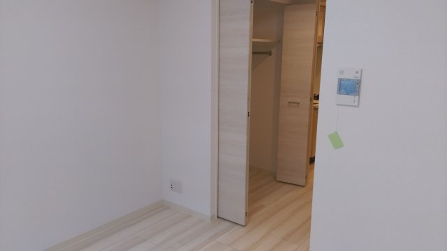 エステムプラザ東京ライズの洋室