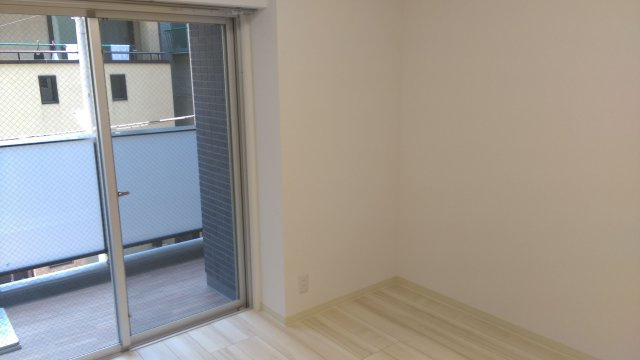 エステムプラザ東京ライズの洋室
