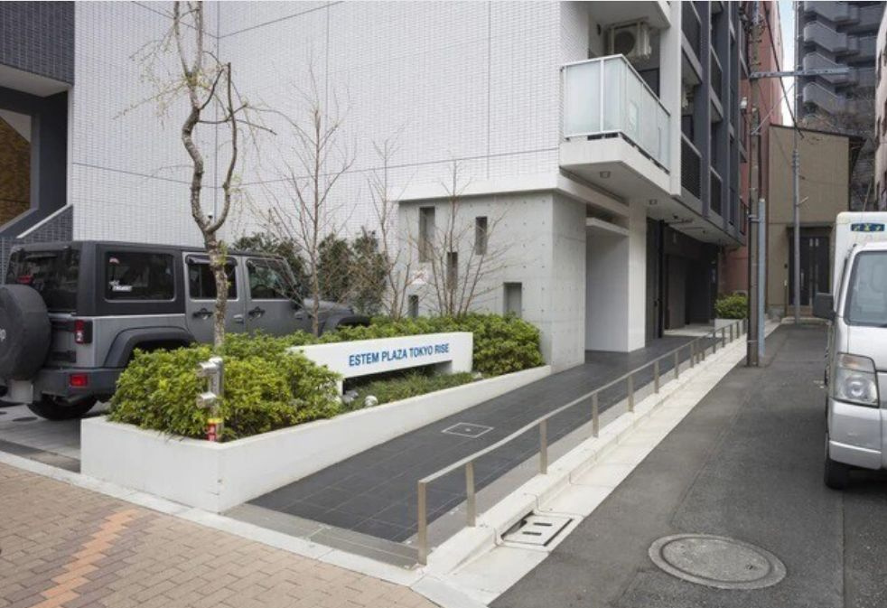 エステムプラザ東京ライズのエントランス