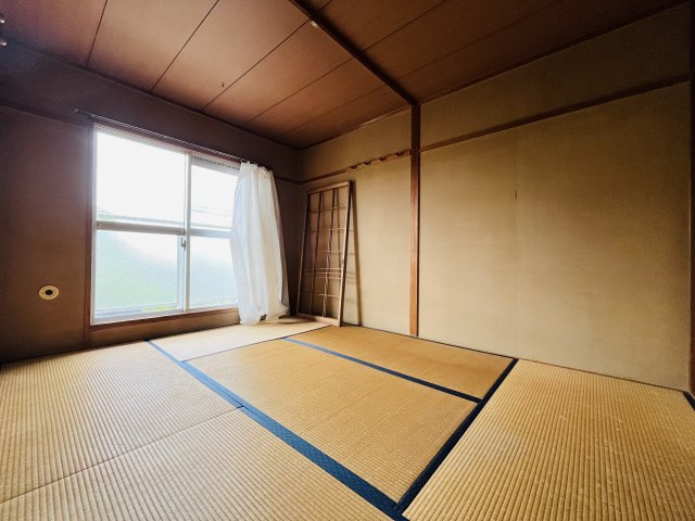 名谷27団地１０号棟3階の和室|和室が落ち着きある空間を演出します。