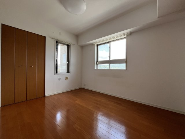 ワコーレ妙法寺駅前ウィックスシティ　１３階の洋室|豊富な収納スペース。お家全体がすっきりと片付き、空間を広く活用できます