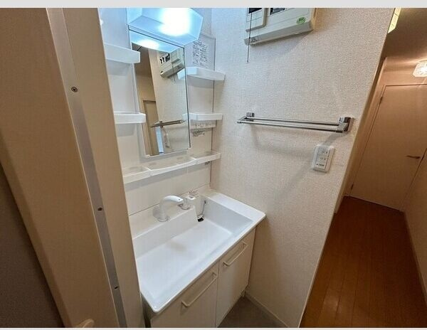コアロード戸崎の洗面所
