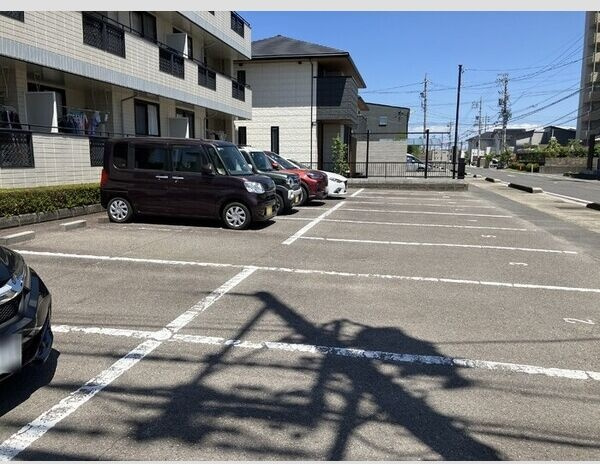 コアロード戸崎の駐車場