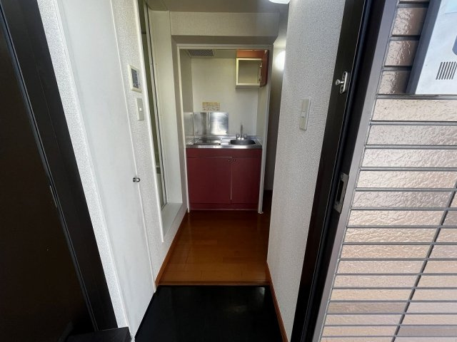 レオパレス美好町ＴＲＨの玄関