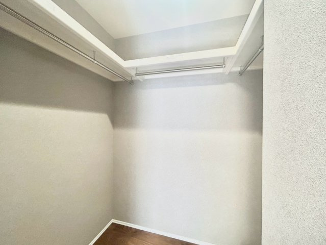 荒川区西尾久2丁目　新築戸建の収納|四季に応じて衣類などをしまう事ができる、大型収納スペースのウォークインクローゼット！

現地ご見学希望・資料請求などお気軽にお問い合わせ下さい！
03-5990-5201