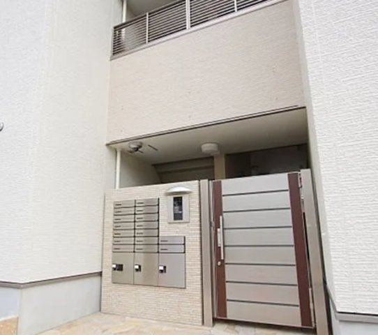 フジパレス吹田金田公園のエントランス