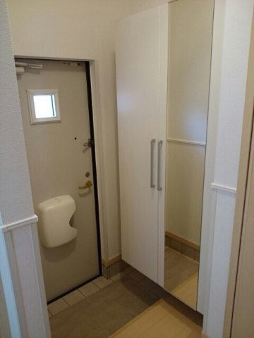 ガーデンヒルズ吉岡の玄関