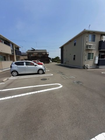 ライフ　ライズＢの駐車場