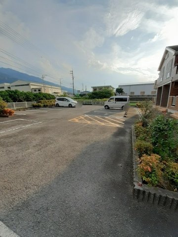 シェモア・長田　Ｓの駐車場