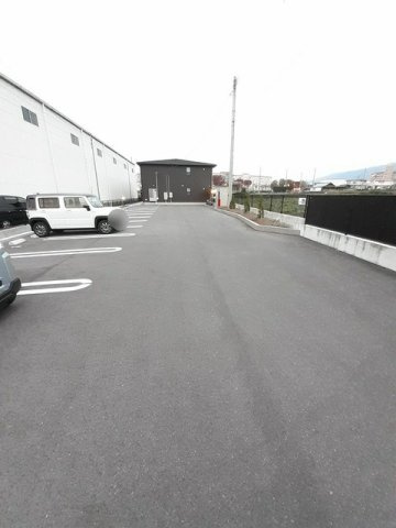 ブランド　ラボの駐車場