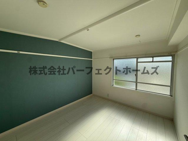 春日ダイヤモンドハイムの洋室|明るい洋室です