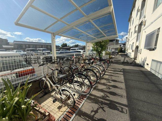 春日ダイヤモンドハイムの駐車場|駐車場があります