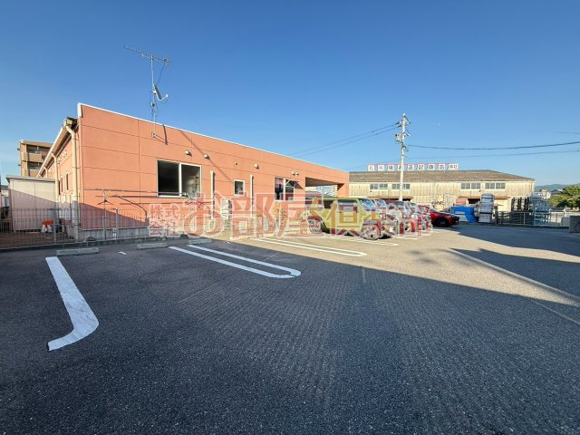 D-room M.Kの駐車場|駐車場があるので、車を買う予定の方も安心です