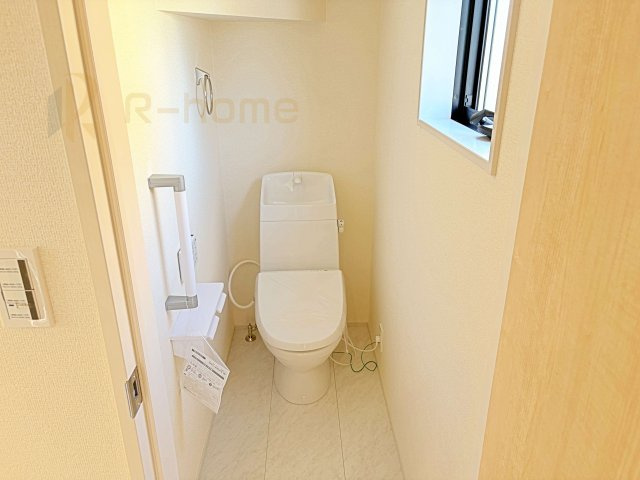 ひたちなか市栄町1期　新築戸建て　1号棟のトイレ|温水洗浄便座付きのトイレ。
トイレが２ヵ所設置で朝の忙しい時間でも安心です。