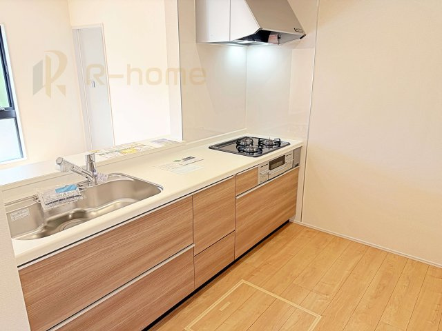 ひたちなか市栄町1期　新築戸建て　1号棟のキッチン|料理をしながら家族とコミュニケーションが取れる対面式システムキッチン。