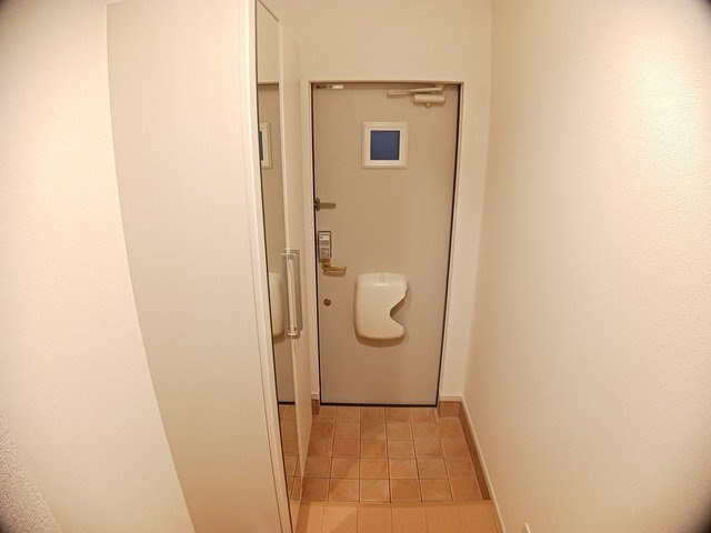 ヴァーサ清水ケ岡の玄関