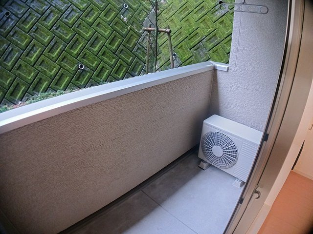 ヴァーサ清水ケ岡のバルコニー