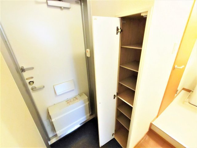 レオパレス花山手の玄関|設備仕様は号室により異なる為、現況を優先します。