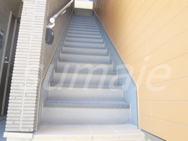 LUANAのその他共用部分|お部屋に上がる階段です☆