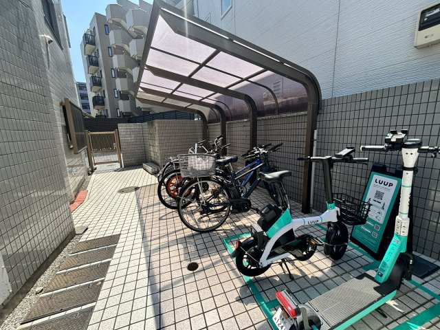 世田谷区千歳台３丁目の賃貸マンションの駐車場