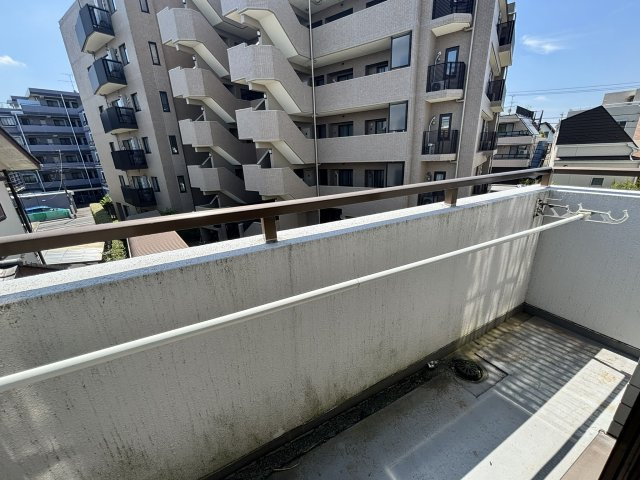 世田谷区千歳台３丁目の賃貸マンションのバルコニー