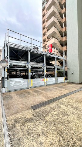 池田栄町ガーデンハウスの駐車場
