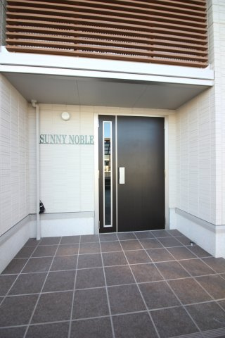 サニーノーブルのエントランス