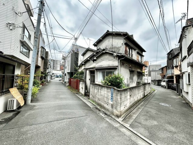 北区神谷3丁目　建築条件無し売地の前面道路含む現地写真|2026.08.06撮影

現地ご見学希望・資料請求などお気軽にお問い合わせ下さい！
03-5990-5201
