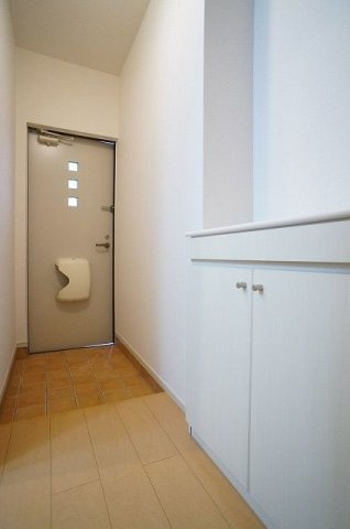 レジデンス　杏の玄関