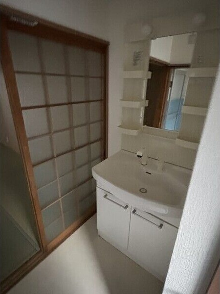梶町4丁目貸家の洗面所
