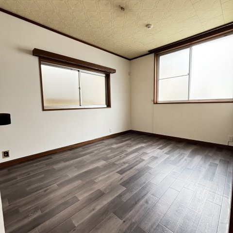 枚方市須山町車庫付き戸建のエントランス