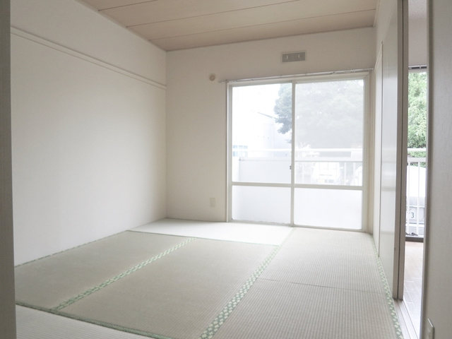 サンハイツ第二の子供部屋|落ち着いた和室です。