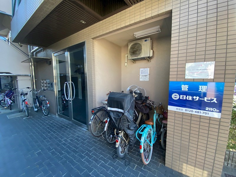 西宮市南甲子園２丁目のマンションの外観