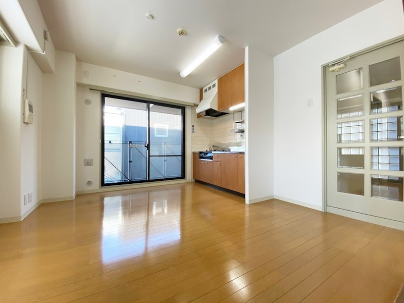 西宮市南甲子園２丁目のマンションの居間・リビング