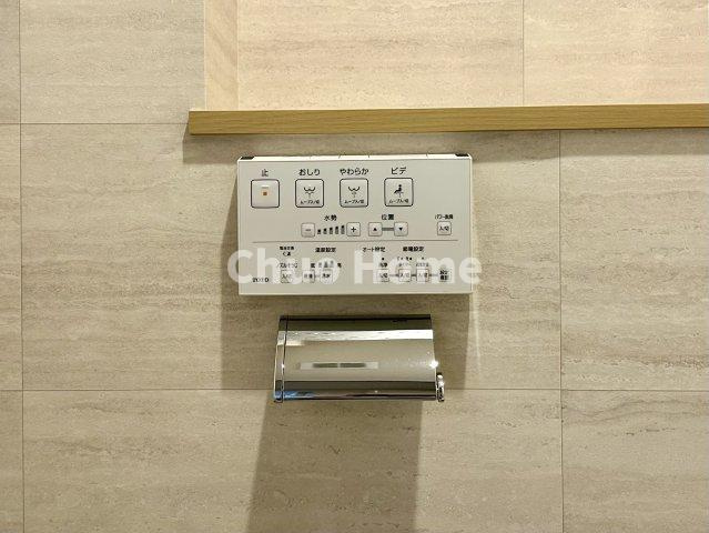 マンション東陽町の内装|【ウォシュレット】清潔に使いたいお手洗いには最適な設備です。もちろんウォームレットも標準装備です。
