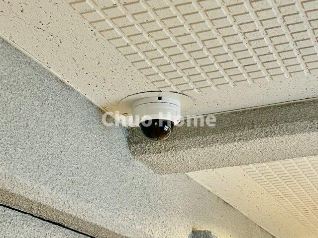 マンション東陽町の防犯設備|【防犯カメラ】何かあった時の大事な証拠になることももちろんなりますが、防犯というくらいですので大事なのは防犯カメラがあることによって抑止力につながることですよね。